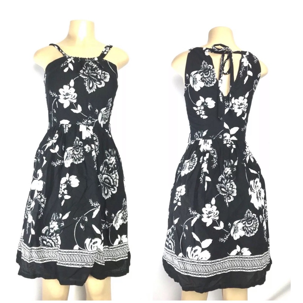White House Black Market Dress Size 00  Black
